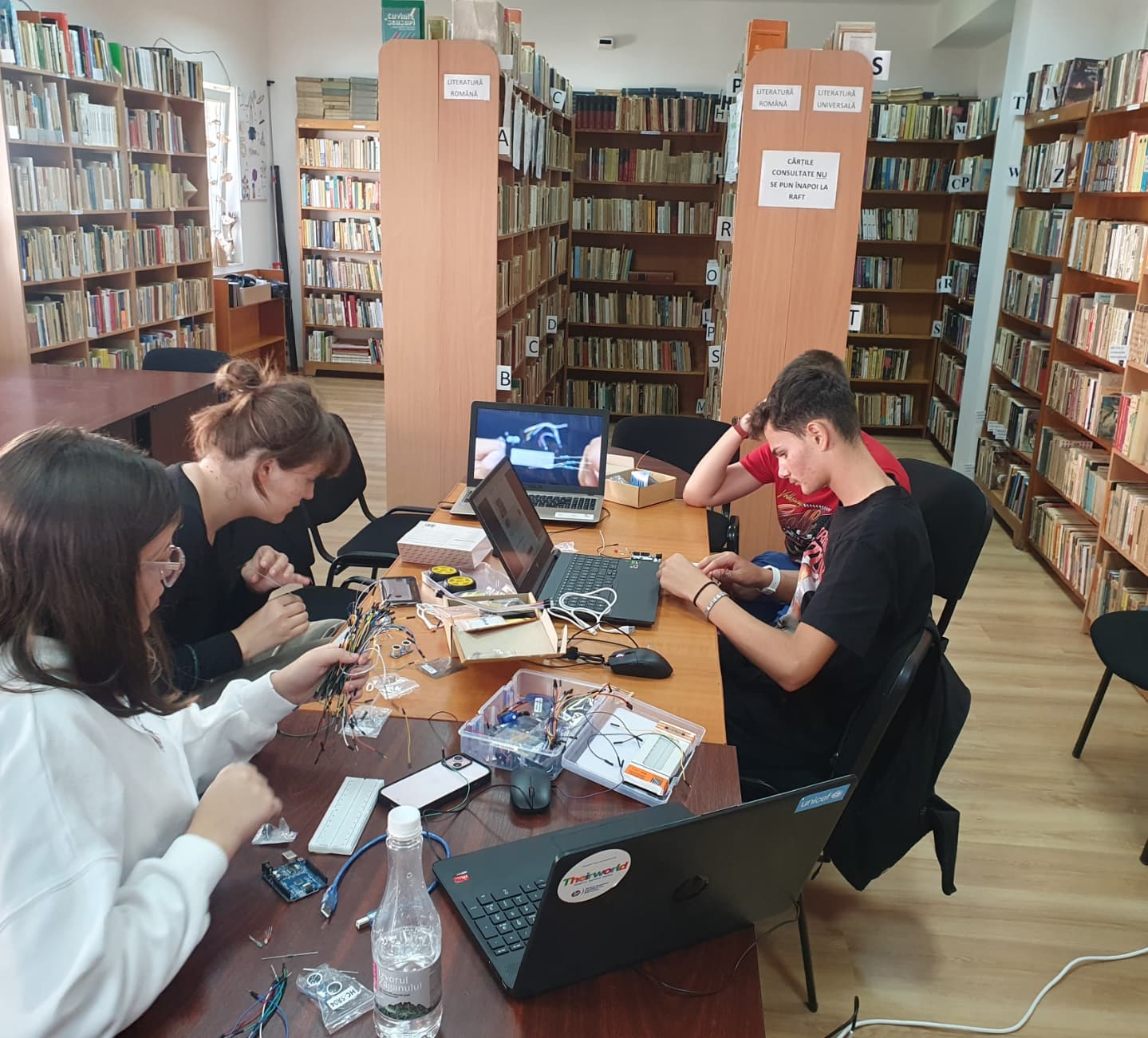 Să construim roboți